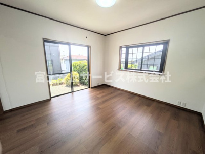 【居間・リビング】 | 菊川市三沢 中古戸建て | リビングです