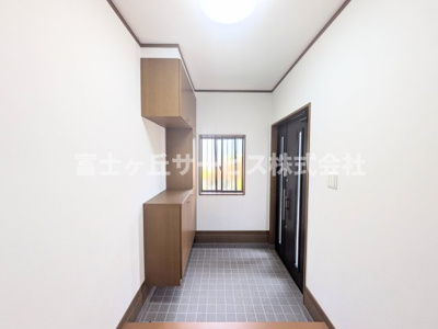 【玄関】 | 菊川市三沢 中古戸建て | 玄関です