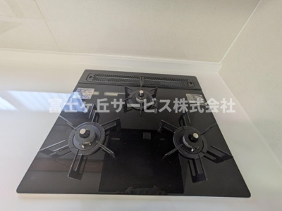 【その他】 | 菊川市三沢 中古戸建て | 3口コンロがあります