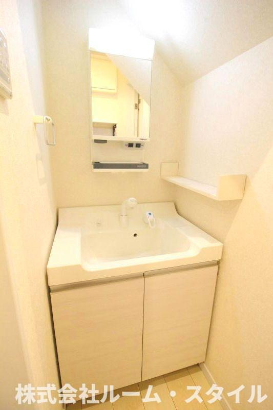 本牧原戸建の独立洗面台|※居住前のお写真となります。