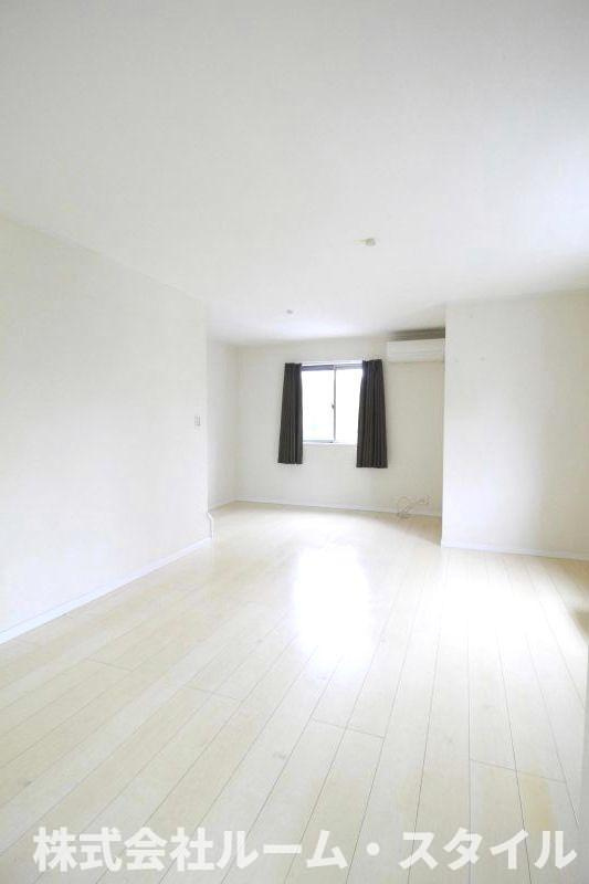 本牧原戸建の居間・リビング|※居住前のお写真となります。