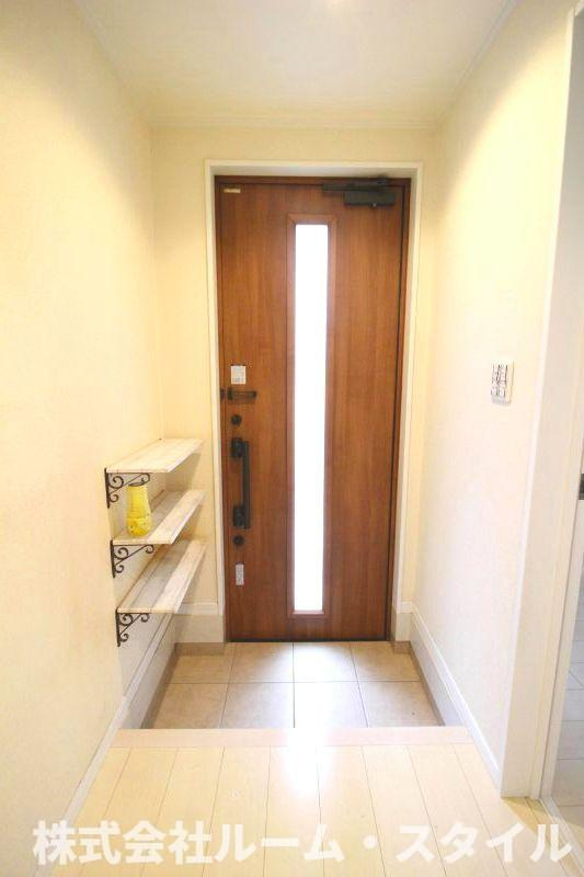 本牧原戸建の玄関|※居住前のお写真となります。