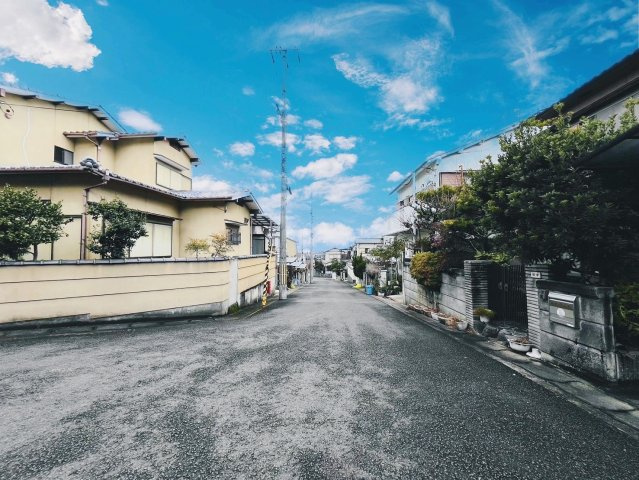 深草大亀谷大山町　建築条件無土地の前面道路含む現地写真