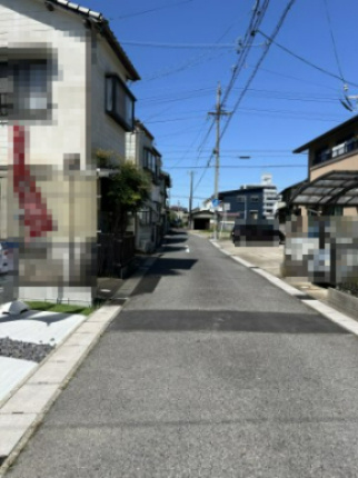高浜市稗田町　全２棟２号棟の前面道路含む現地写真