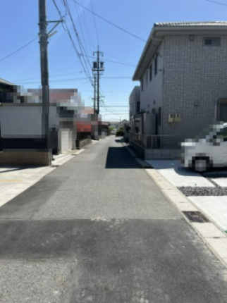 高浜市稗田町　全２棟２号棟の前面道路含む現地写真