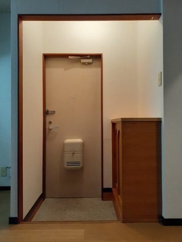 エルディム栗木山の玄関