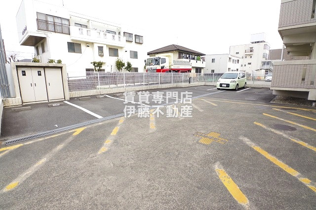 DI-3の駐車場