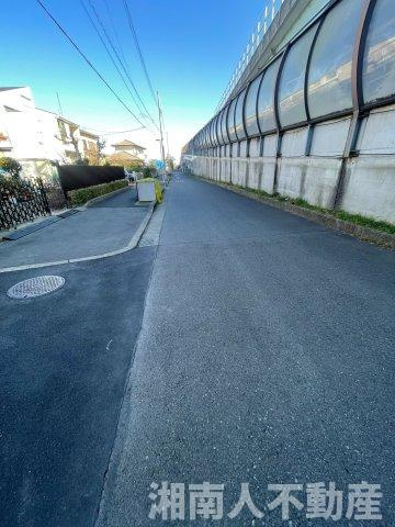 ＬＤＫ20帖！　茅ヶ崎市西久保　新築戸建ての前面道路含む現地写真|前面道路含む現地写真です