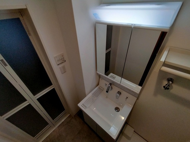 神戸市兵庫区熊野町２丁目のアパートの洗面所