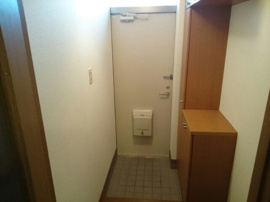 毎日通る玄関はこちらです