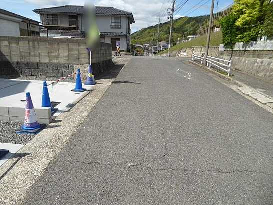 【前面道路含む現地写真】