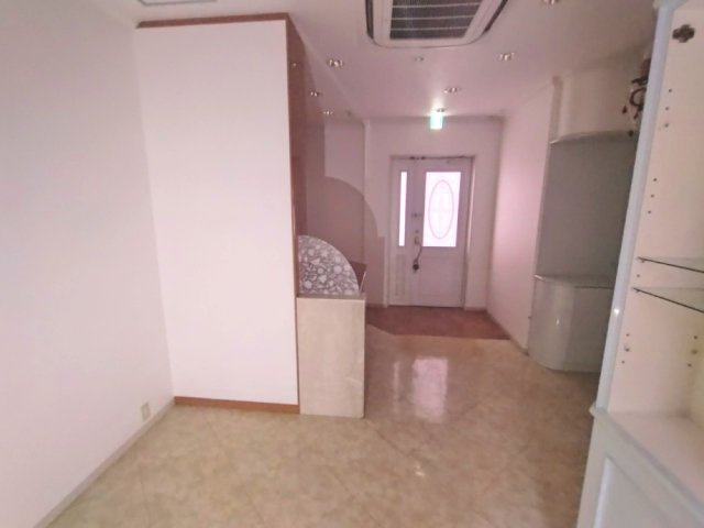 鴨田町 花笑ビル パリスの内装