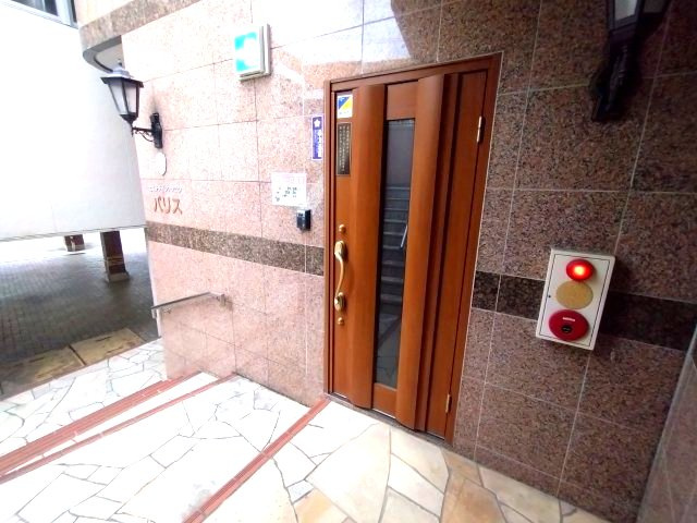鴨田町 花笑ビル パリスの玄関