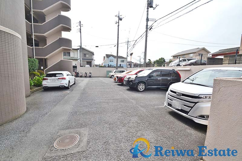 サーパス茅ヶ崎の駐車場