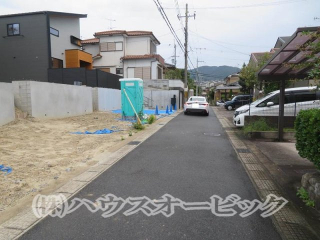 宇治市 木幡御蔵山 土地　2号地（土地44.12坪・条件なし・南向き）の前面道路含む現地写真