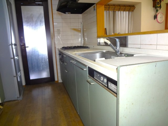 ６４５３９　岐阜市石原三丁目中古戸建てのキッチン