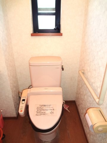 ６４５３９　岐阜市石原三丁目中古戸建てのトイレ