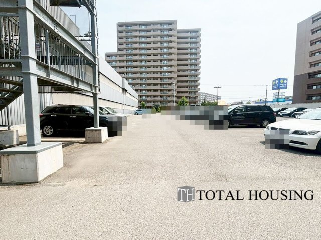 【駐車場】 | ロイヤルコート大谷地ステーション | 平面駐車場と機械式駐車場です。