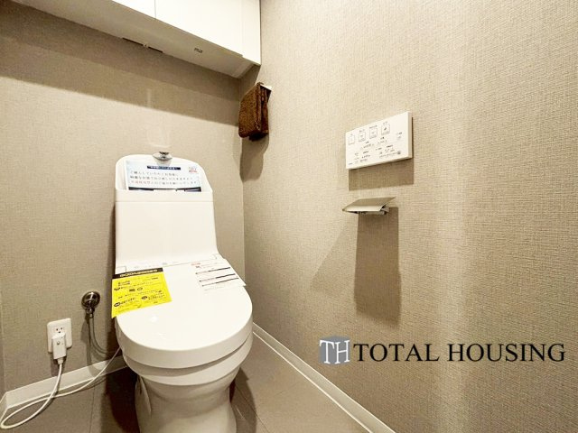 【トイレ】 | ロイヤルコート大谷地ステーション | 温水洗浄機能付きトイレです♪