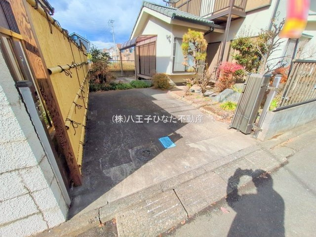 祝　成約済み　八王子市　川口町　中古戸建ての駐車場|～仲介手数料無料☆八王子ひなた不動産～八王子市川口町　中古戸建