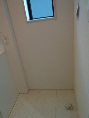 【その他】 | 川越市宮元町　4LDK+カースペース2台+WIC+フリースペース　新築戸建て | 洗濯機置き場