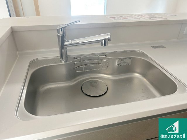 西宮市生瀬高台　未入居の設備|蛇口の先端に浄水器を内蔵しています！原水と浄水、お湯と冷水、シャワーの切替えがワンタッチなので用途によって使い分けられます。