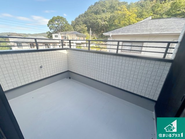 西宮市生瀬高台　未入居のバルコニー|ワイドバルコニーは洗濯物を干すスペースが広いのでご家族が多くても安心！