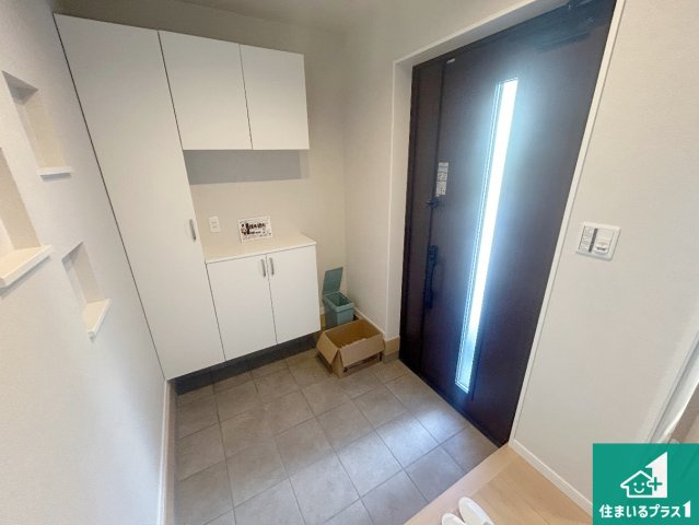 西宮市生瀬高台　未入居の玄関|シューズボックスにはたくさんの靴が収納できるので玄関周りはいつもスッキリ！ご家族が増えても安心！