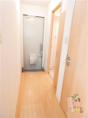 ハピーハイツの玄関