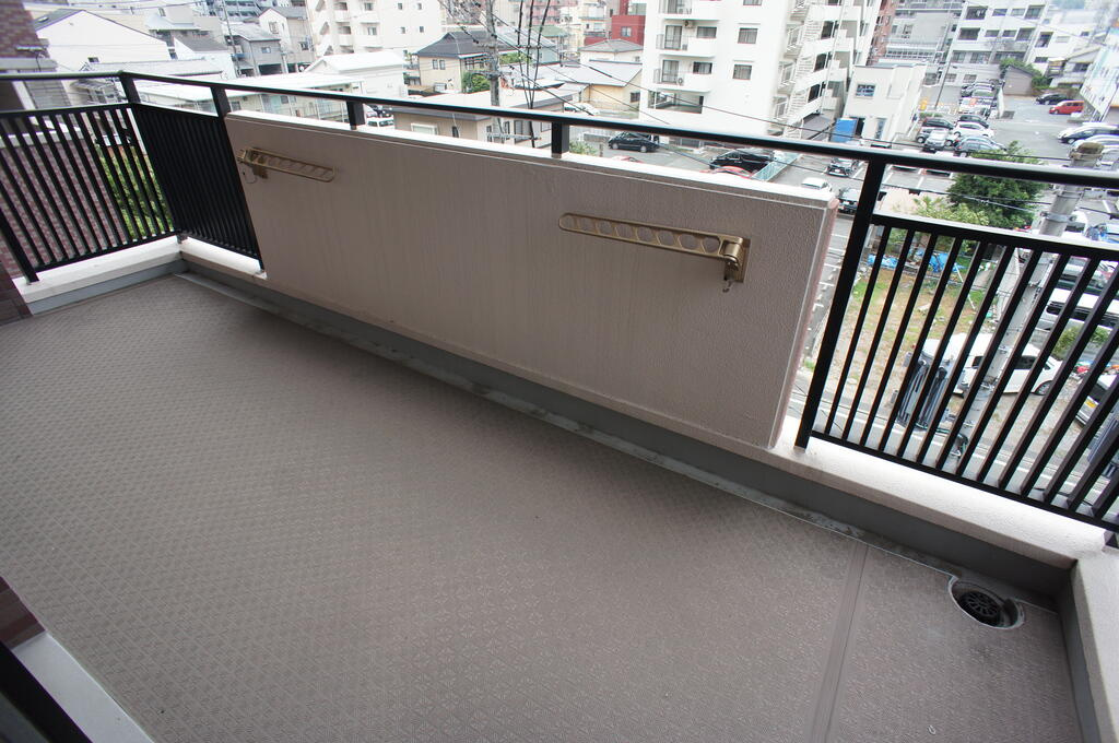 熊本市中央区新町１丁目の賃貸マンションのバルコニー
