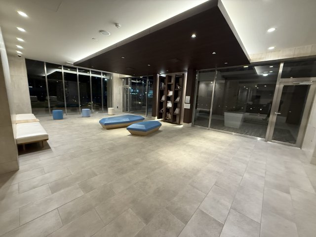 プレサンスロジェ西神南のエントランス