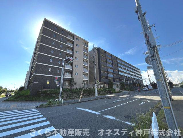 プレサンスロジェ西神南の外観