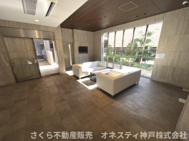 プレサンスロジェ西神南のエントランス|憩いの場