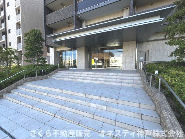プレサンスロジェ西神南|エントランス入口