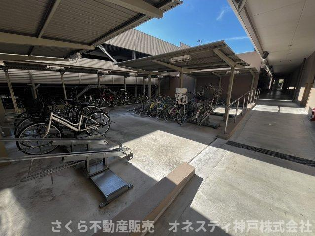 プレサンスロジェ西神南の駐輪場|自転車置き場