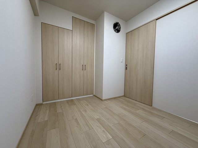 プレサンスロジェ西神南の洋室