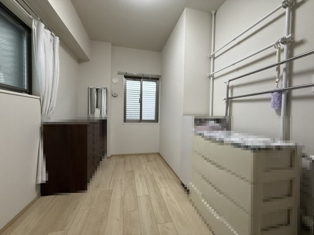 プレサンスロジェ西神南の洋室