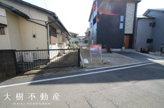 【前面道路含む現地写真】