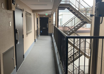 【その他共用部分】 | 八王子高砂サマリヤマンション | 共用部分は、一棟の建物に住む区分所有者全員が共同で所有するとし、共用部分の管理、補修などは、区分所有者で形成される管理組合が行います。個人の判断で勝手に変更することはできませんので覚えておきましょう。