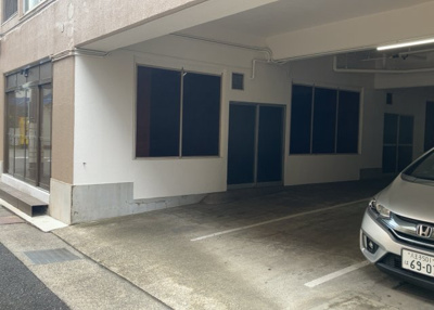 【設備】 | 八王子高砂サマリヤマンション | 共有部分は、住民なら誰もが使える設備のこと。例えば駐車場やエレベーター、インターネット設備、セキュリティ設備などがあります。他にも、マンションの廊下・外部階段やエントランス・ゴミ置き場などがあります。