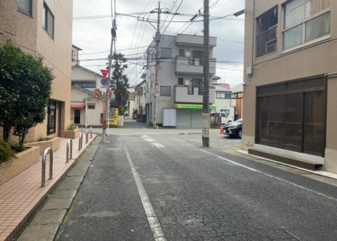 【展望】 | 八王子高砂サマリヤマンション | 眺望の良さを楽しめるダイニングキッチンで家族団らんの時間を過ごしてはいかがでしょうか。バルコニーから見える景色を家族で眺める時間は、時間が経つのを忘れてしまいそうですね。是非、現地を見に行きましょう！
