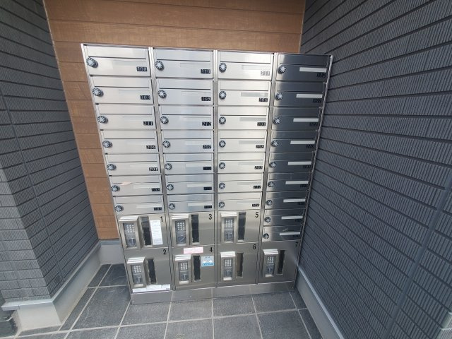 さいたま市岩槻区西町５丁目の賃貸マンションのその他共用部分|宅配ボックスです