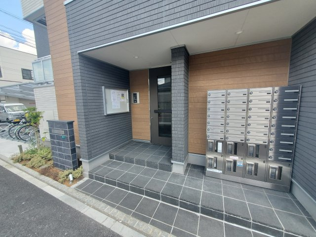 さいたま市岩槻区西町５丁目の賃貸マンションのエントランス|ゆとりのあるエントランスです