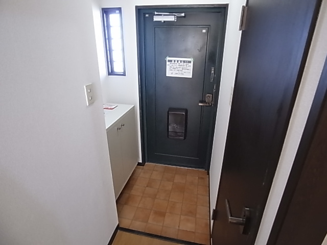 神戸市長田区浜添通２丁目の賃貸マンションの玄関