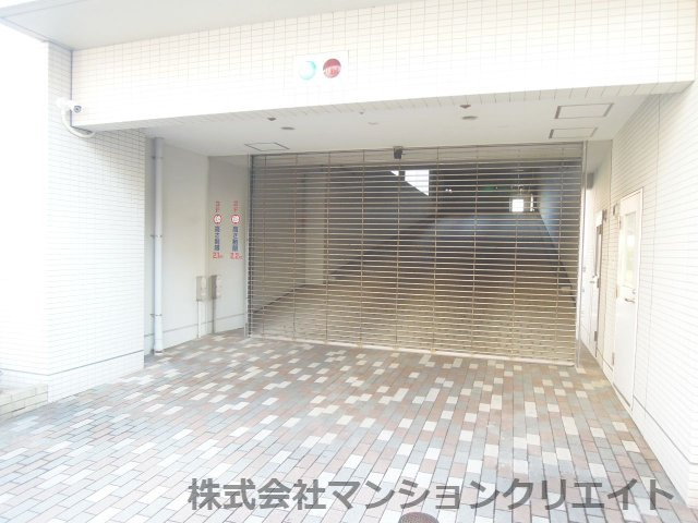 エリアスの駐車場|駐車場入り口