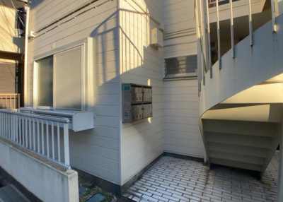 【外観】 | トラッドハウス | 最寄り駅が近いなどの交通アクセスが良い土地だと暮らしやすいですよね。通勤・通学の観点から土地を選ぶことも大切です！自身や家族のライフワークからあったの物件を探しましょう！当社営業がお力になります！