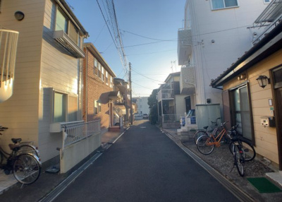 【外観】 | トラッドハウス | 土地の面積＝住宅面積ではありません。建ぺい率の問題などで、土地のある場所によって住宅を建てられる面積は限られています。高さもしかり、「土地」という言葉の中には、建築条件も含まれると考えておきましょう。