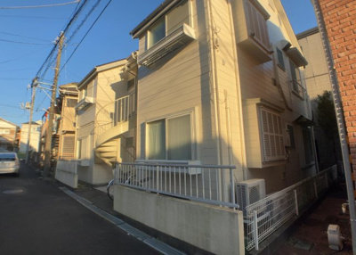 【外観】 | トラッドハウス | 物件の詳細については、現地を見てわかること以外に、役所や法務局などで調べないとわからないことがあります。そのため、現地に行く場合は、もしこの物件を買ったらどのような生活ができるかをイメージしましょう。