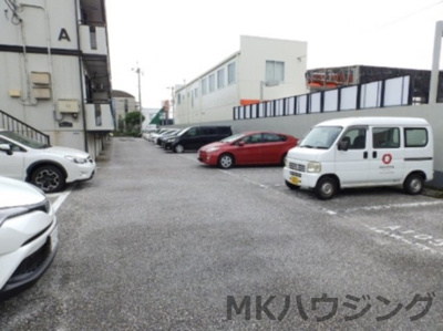 【駐車場】 | kanada B棟102F | 駐車場は無料です。