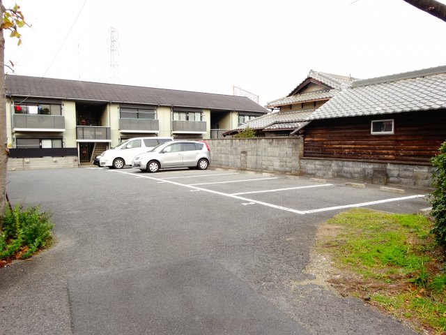 ジュライの駐車場